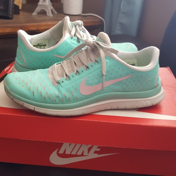 Nike Shoes - Nike free run women's shoes sz 8